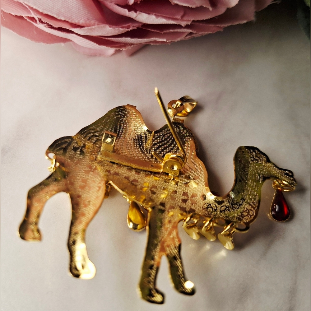 Vintage 80s ✨️❤️🐪Red Jewelled Camel Pendant/Brooch - Picture 2 of 2